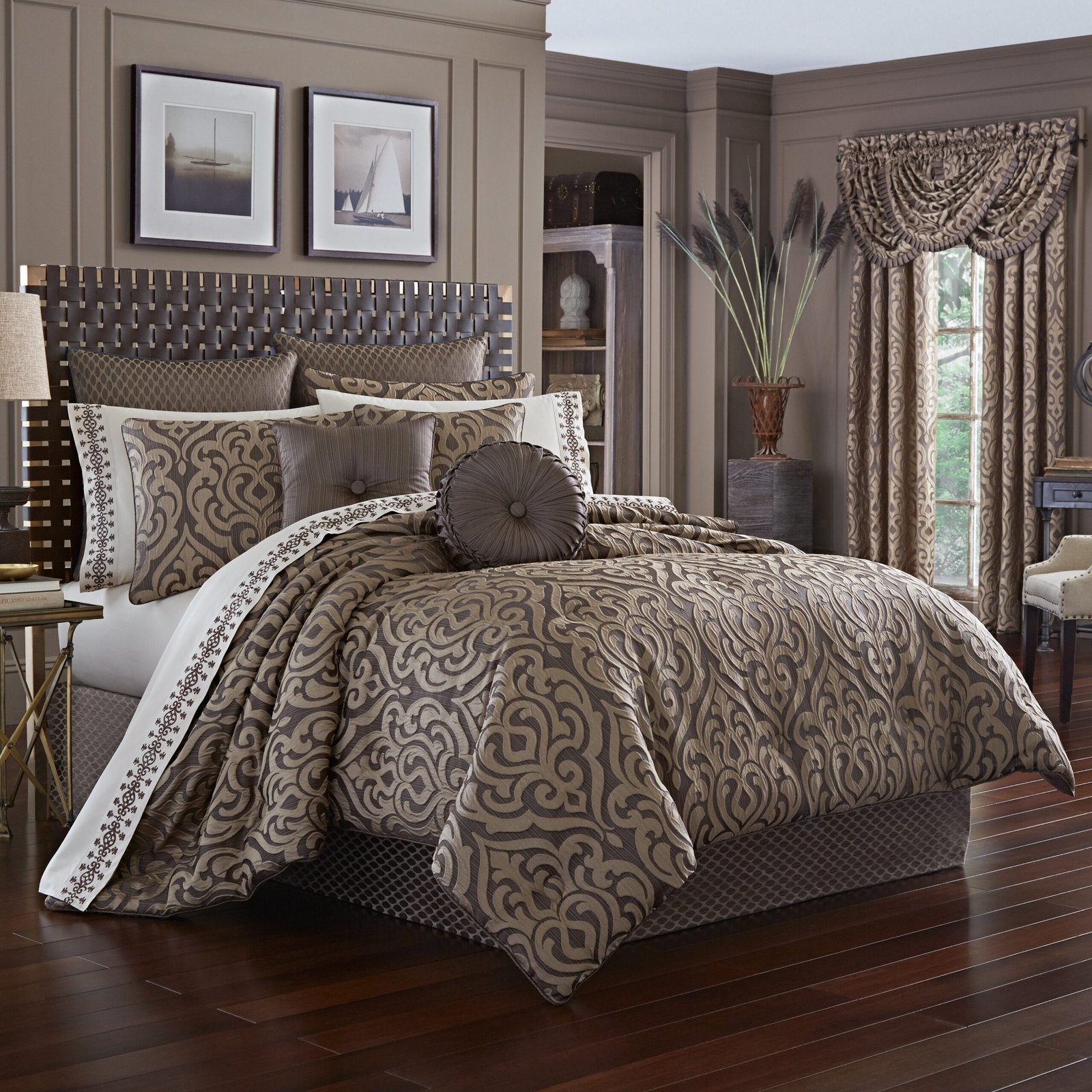 Astoria_MINK_4-Piece_Comforter_Set_6f12721e-7d62-4701-b45e-686c87089a9d.jpg