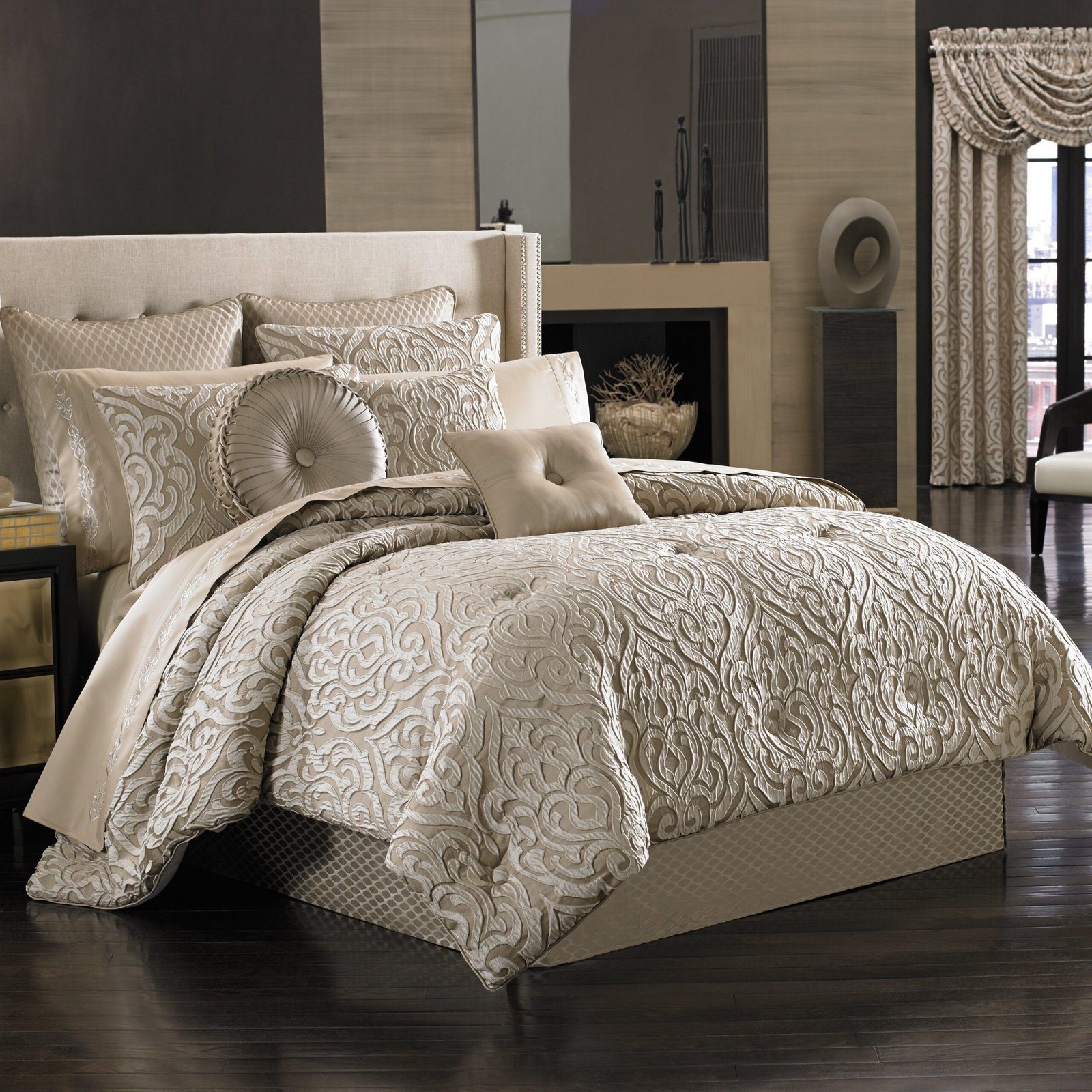 Astoria_Sand_4-Piece_Comforter_Set_5bd0e6f8-fed5-45ec-90e2-8dd27041c118.jpg