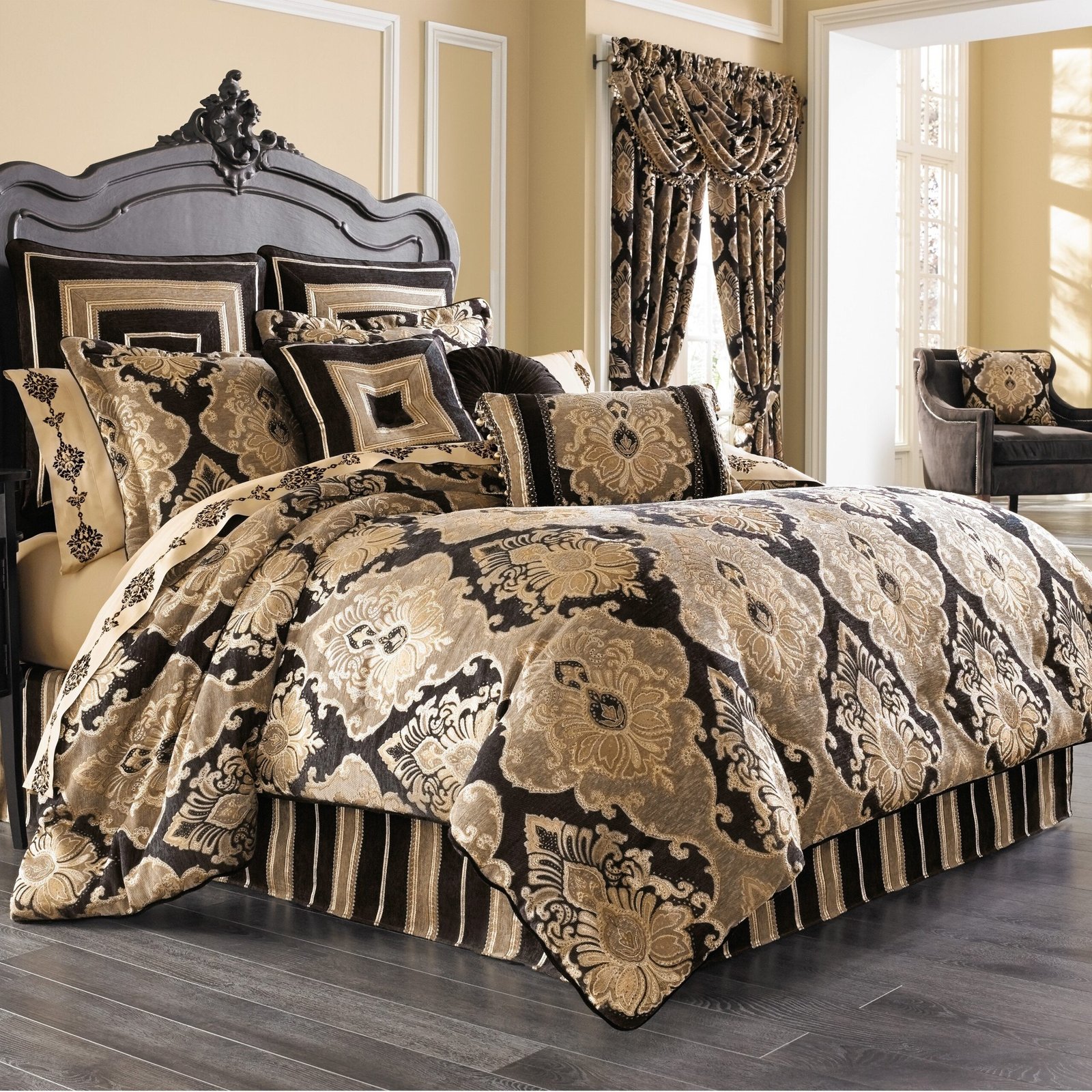 Bradshaw_Black_4-Piece_Comforter_Set_6a6114d9-1cdd-4344-afe3-156cc9dc7330.jpg