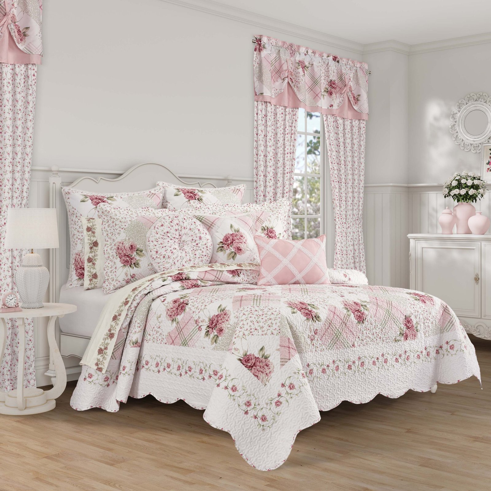 BungalowRose3PieceQuiltSet-1_3c053646-8e31-457b-93c3-d61429dd7acc.jpg