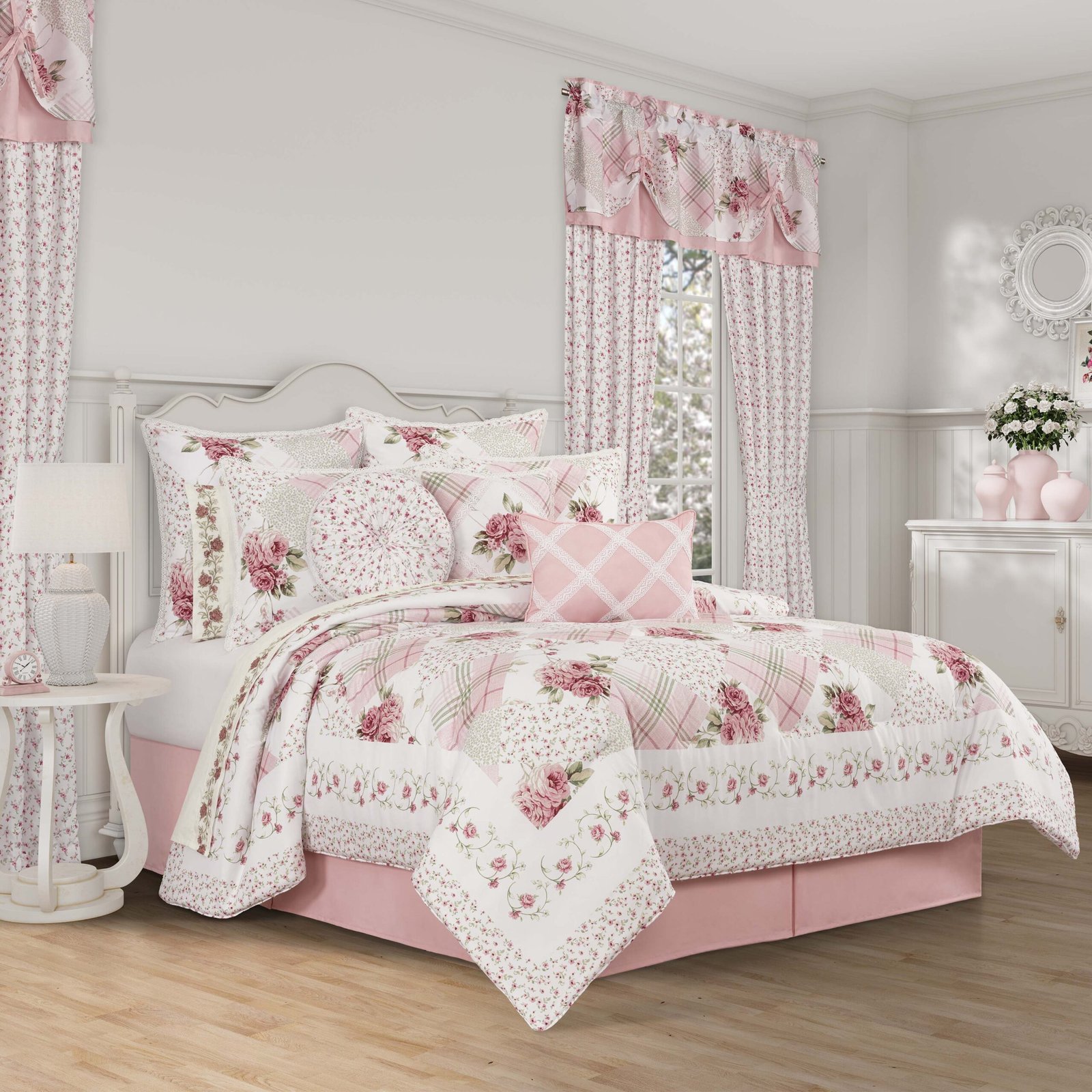 BungalowRose4PieceComforterSet-1_0f8eb154-b07f-4f17-a1bb-37cecbb77d12.jpg