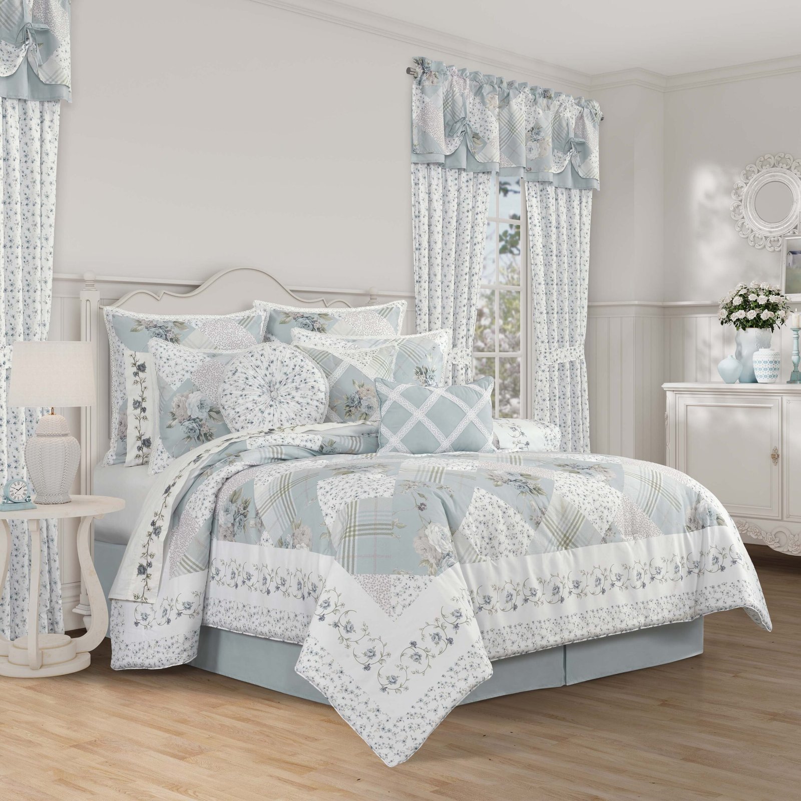 BungalowSpa4PieceComforterSet-1_b54d53ea-b91a-4af8-b5d5-078c82036b52.jpg