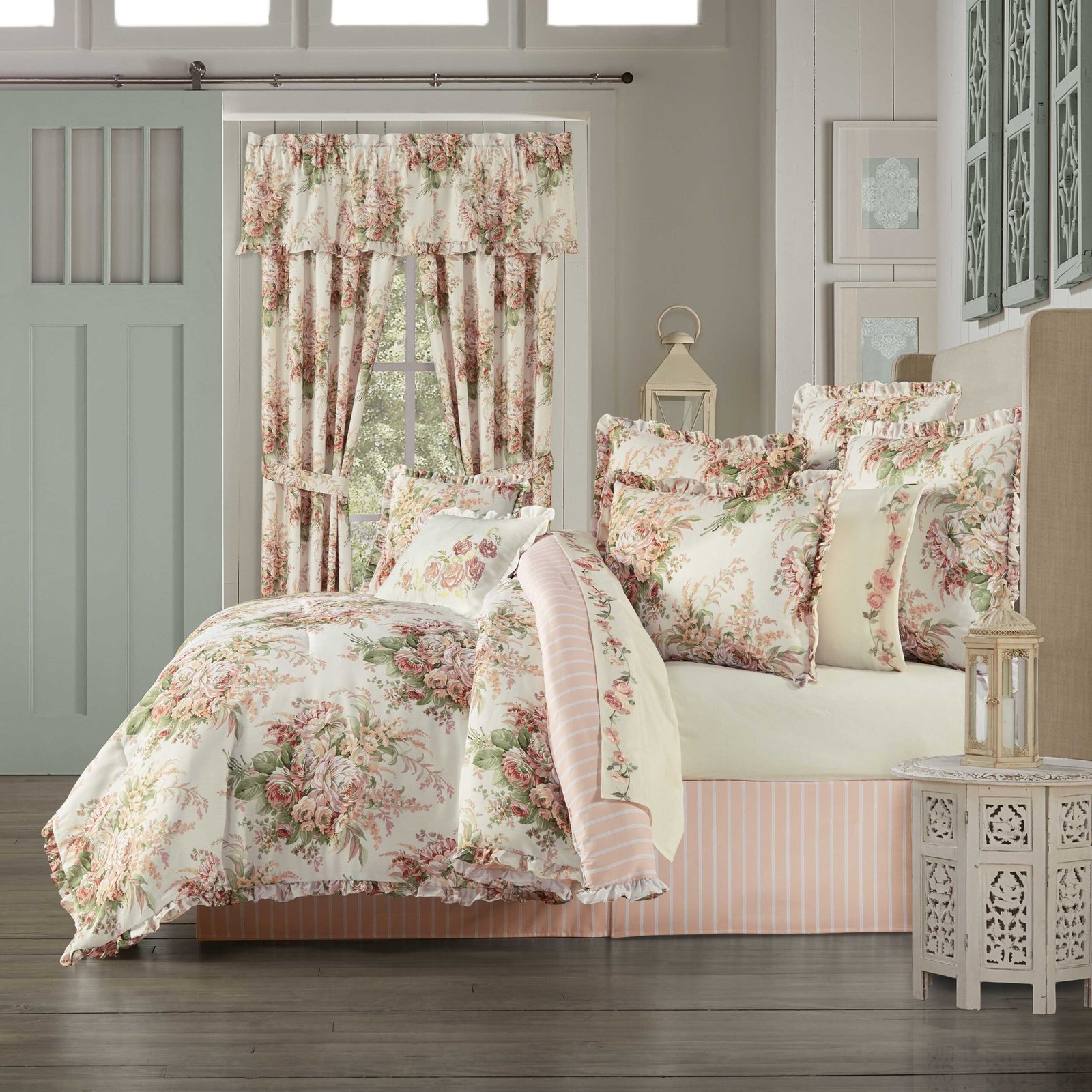 EstelleCoral4-PieceComforterSet-1.jpg