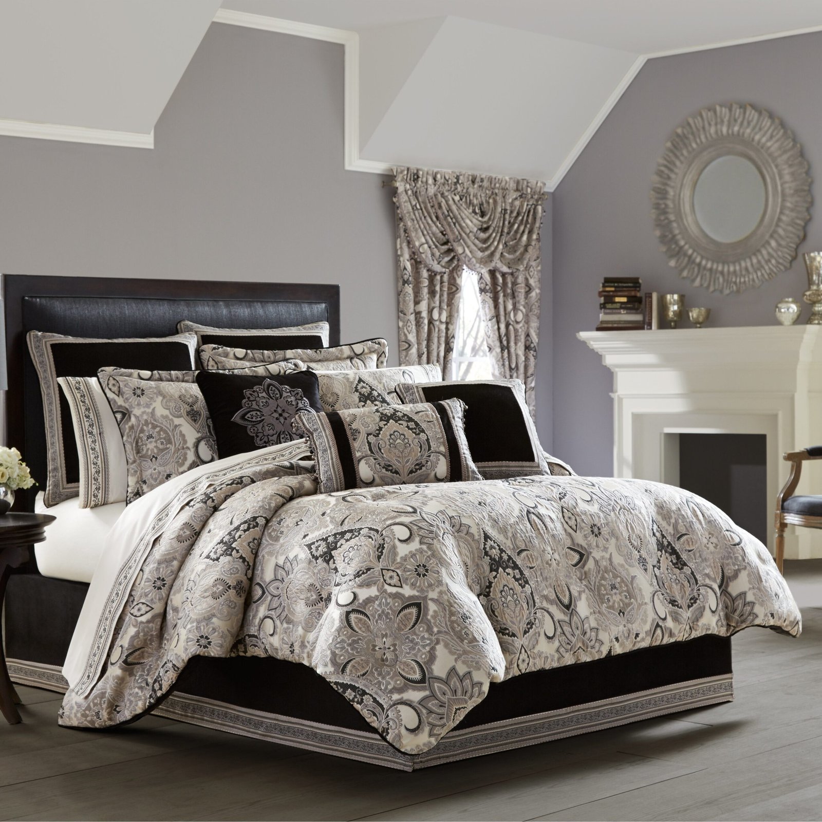Guiliana_Silver_Black_4-Piece_Comforter_Set_25c1d9e4-9530-4dbf-ac61-a72f189fe923.jpg