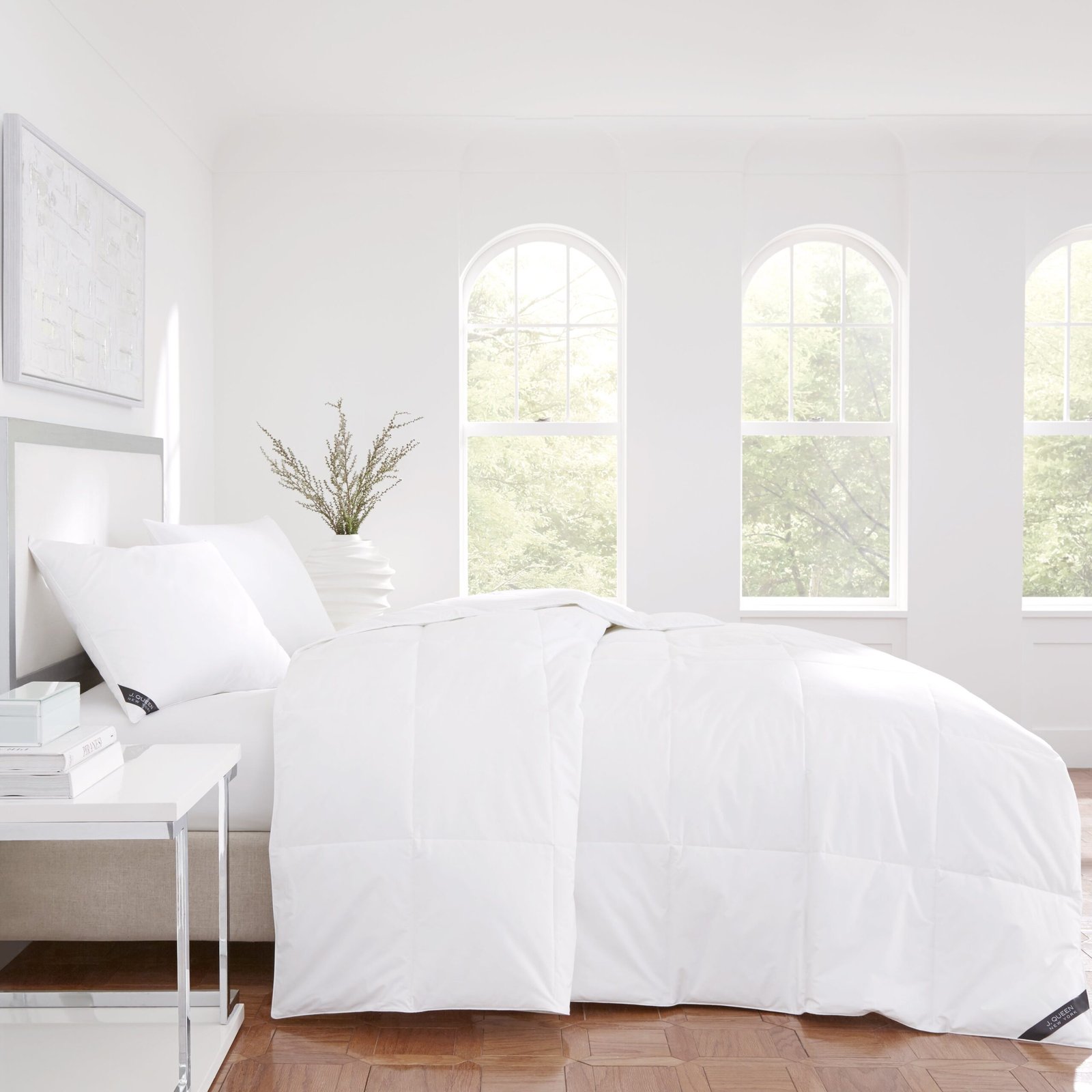 J.QueenNewYorkRoyalty233WhiteDownAlternativeComforter.jpg