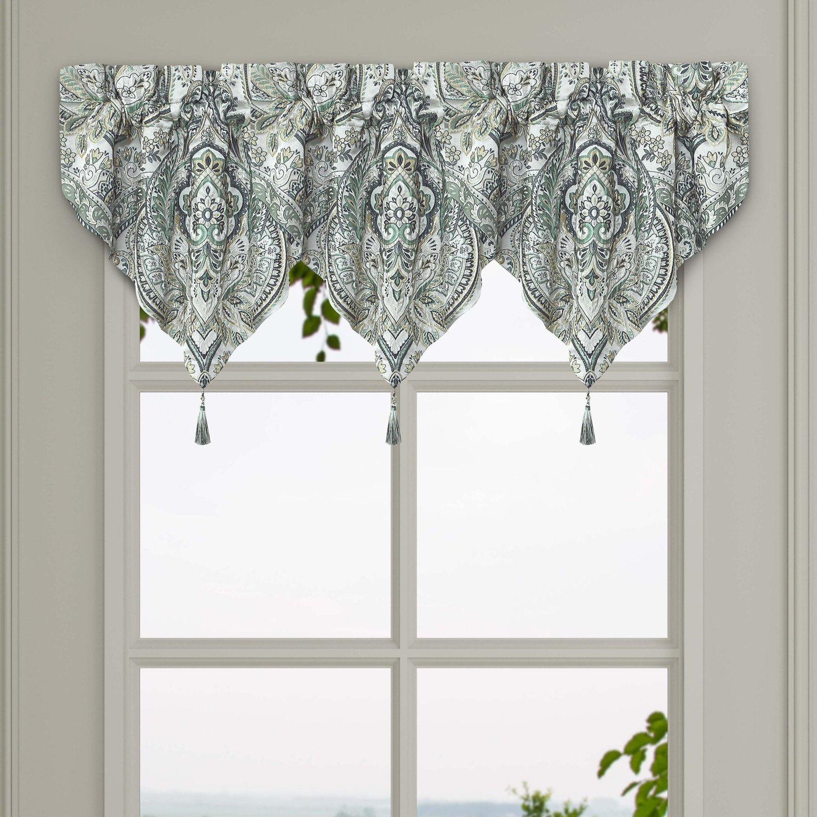 NicoSpaAscotWindowValance.jpg