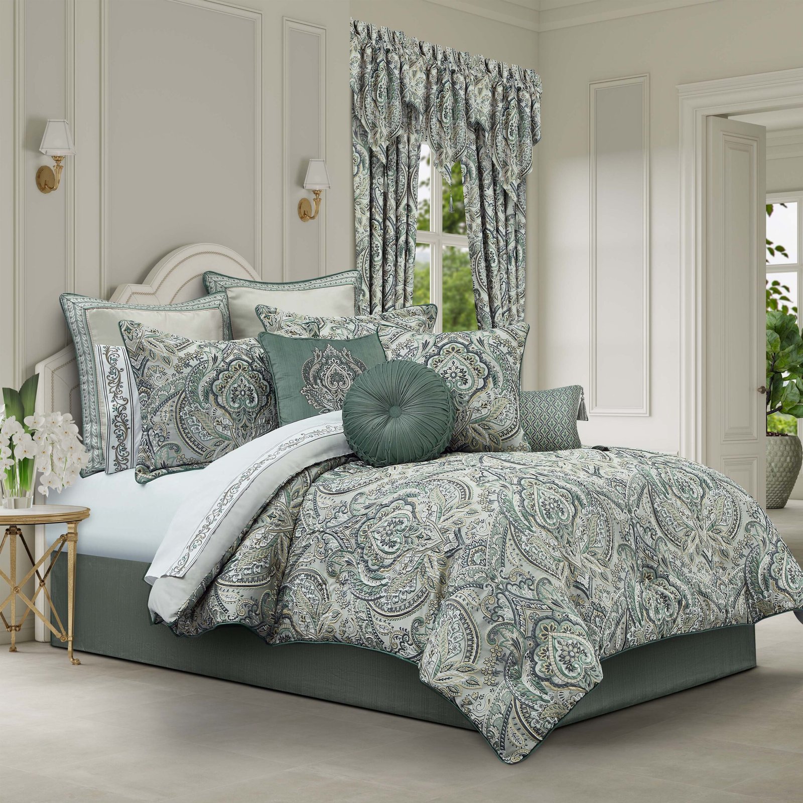 Nico_Spa_4_Piece_Comforter_Set-1.jpg