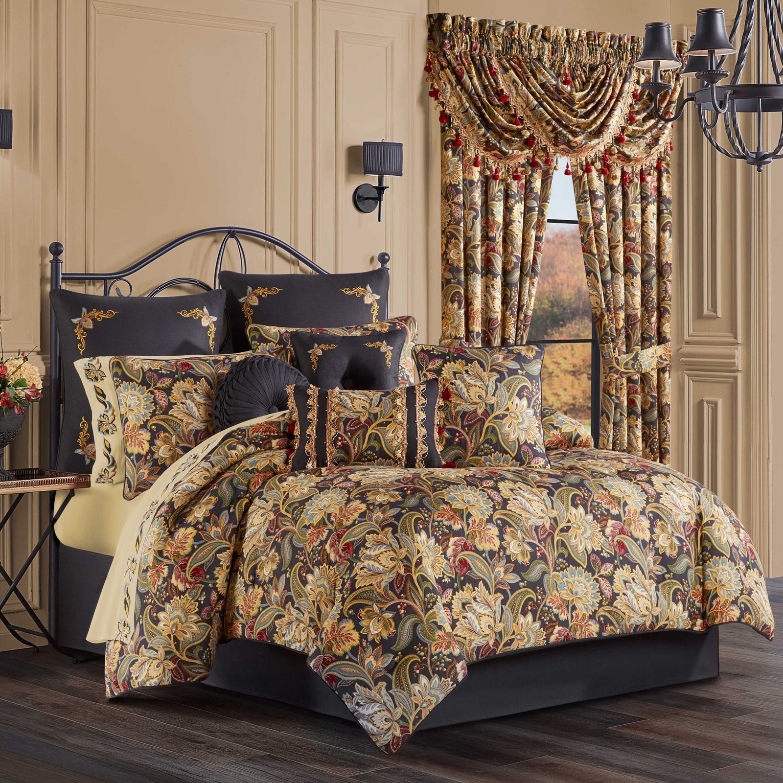 StefaniaBlack4-PieceComforterSet-1.jpg